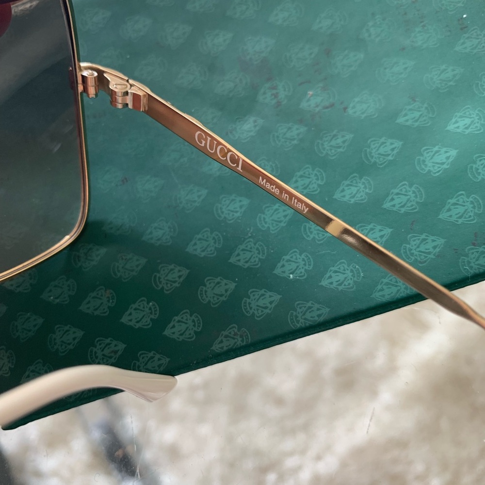 Authentic Vintage Gucci Sunglasses - Picture 4 of 8